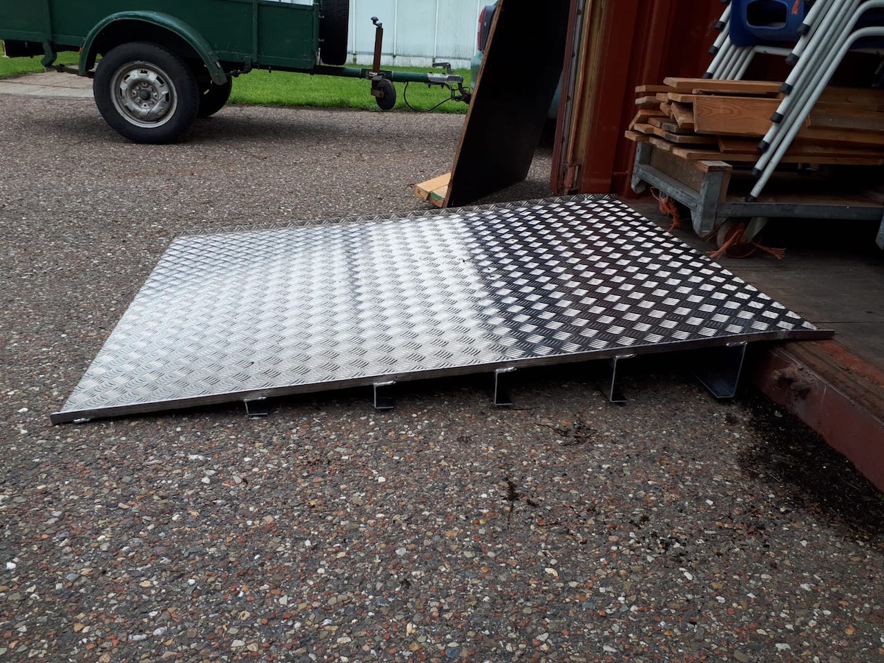 De nieuwe rijplaat voor onze opslag container